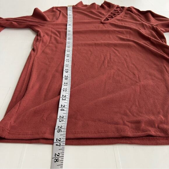 New RED BKE Long Sleeve Ribbed Mock Neck Rust Top Cutout Detail Women's SIZE XXL - Picture 6 of 8